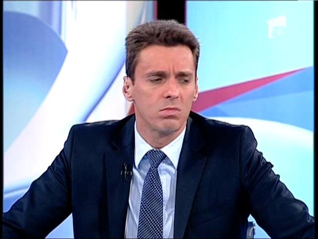 Mircea Badea: "Cred ca-mi bag picioarele, cum se spune la noi la academie, in el de Facebook"