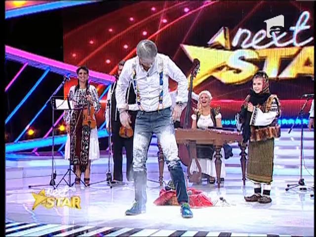 Dan Negru s-a facut alb! I-a fost turnata o punga de faina pe cap!