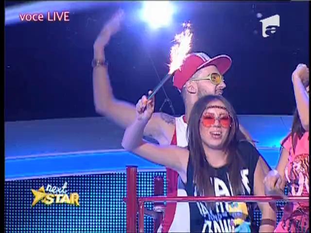 David Burlacu canta de pe autobuz in stil mare