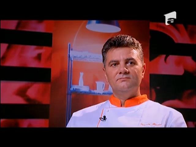 Chef Flaviu Borobei a gatit file de curcan cu sos de ciocolata si broccolli