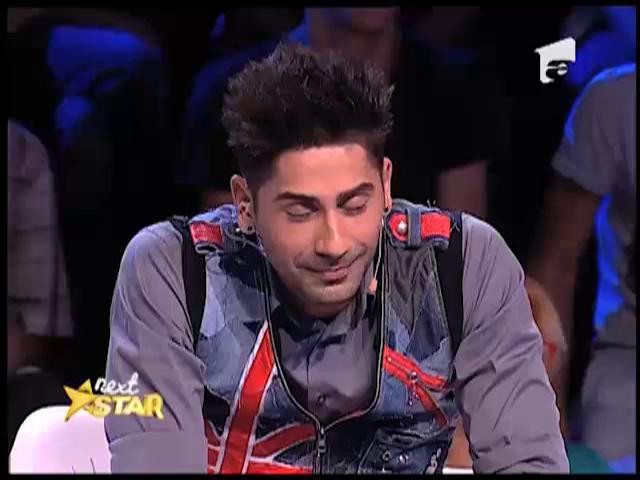 Teo, 10 ani. A jucat pe scena Next Star cu Maia Morgenstern