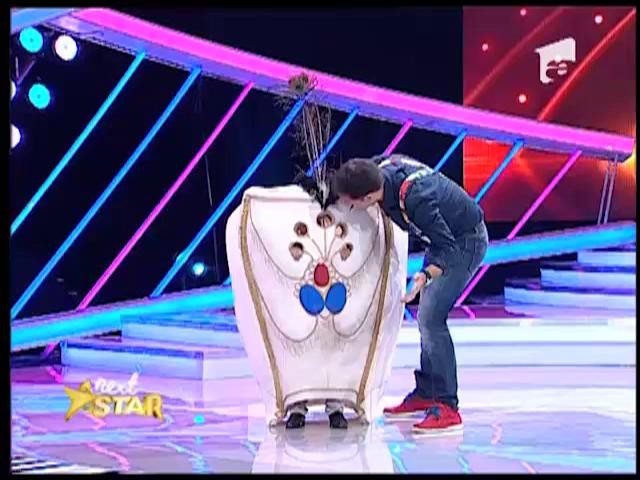 Tiberiu Dizar Urak c&acirc;ntă de la 3 ani. Acum are 5 ani!