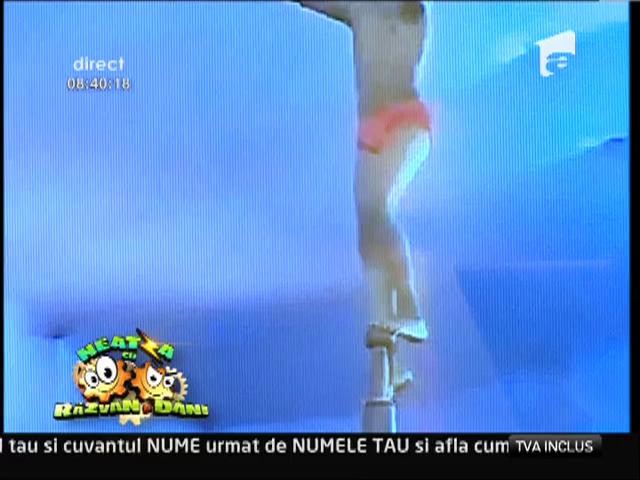 Smiley news: Dansul la bară &icirc;n variantă masculină!