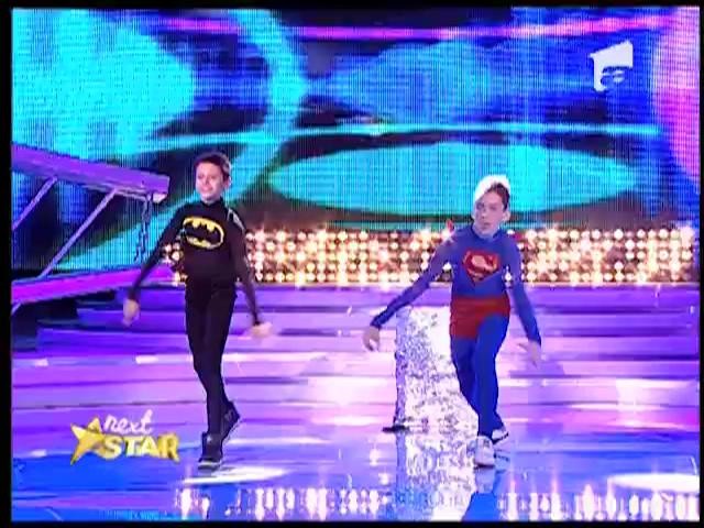 I-ati mai vazut pe Batman si Superman dansand pe Macarena? Andrei & Alyn va dau prilejul sa-i urmariti!
