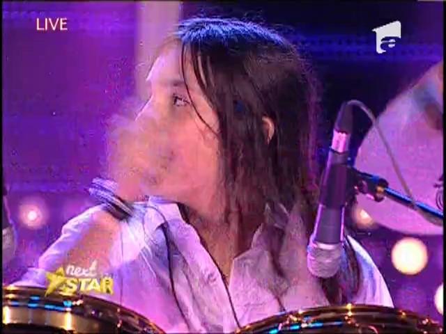 Flavius Hosu canta la tobe de dinainte sa mearga