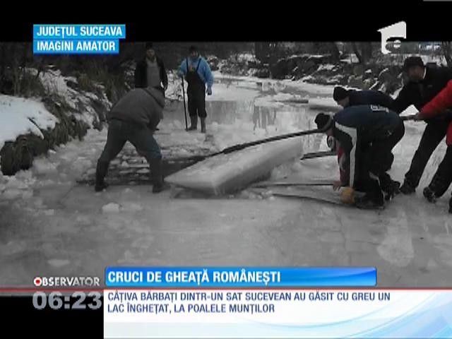 Credincioşii rom&acirc;ni au ridicat cruci de gheaţă, &icirc;n ajun de Bobotează