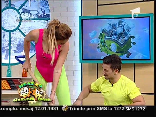 Roxana Ionescu ne demonstrează cum se deszăpezește corect cu lopata