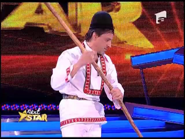 Mihăiță Ene, interpretează o scenetă cu Claudiu Bleonț