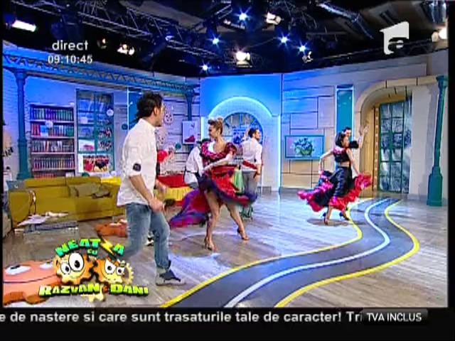 Echipa de la Neatza ia lecții de dans spaniol