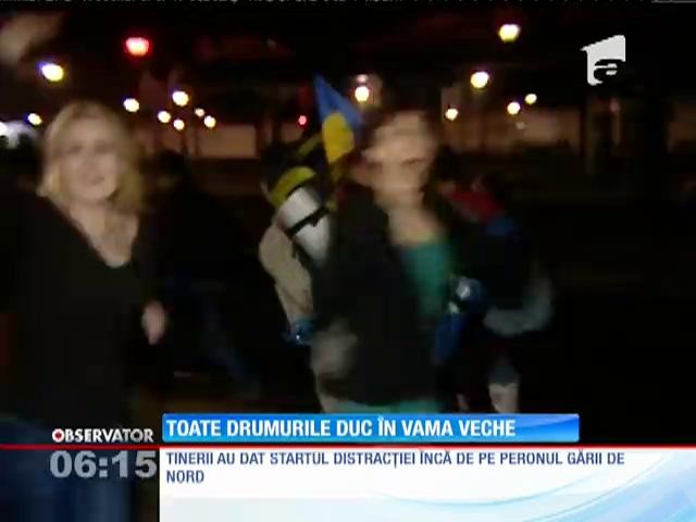 Tinerii au furat startul de 1 Mai! Au dat drumul la muzică şi au deschis sticlele cu bere &icirc;nainte de miezul nopţii