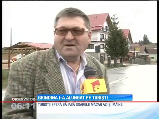 O furtună i-a alungat &icirc;n cabane pe turiştii din Păltiniş