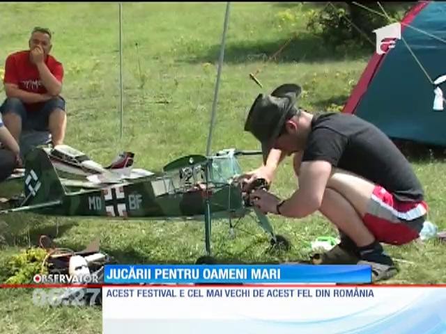 Concurs de aeromodele şi maşini cu telecomandă &icirc;n munţii din Alba