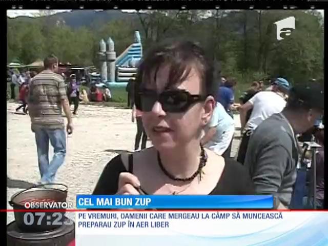 Bucătarii din R&acirc;şnov s-au &icirc;ntrecut &icirc;n faţa turiştilor