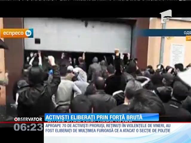 Mai mulţi activiştii prorusi au fost eliberaţi cu forta