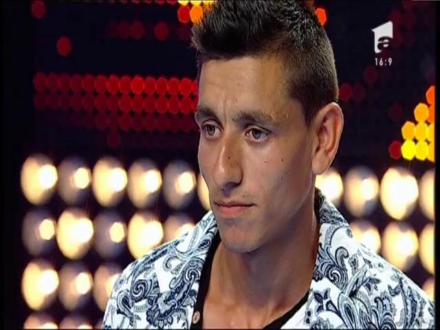 Smiley - ”Acasă” și o manea. Vezi aici cum cântă Alexandru Moise la X Factor