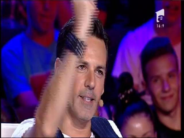 Ştefan Bănică JR - &ldquo;S-o facem lată&rdquo;. Vezi aici cum c&acirc;nta Rareş Boer la X Factor!