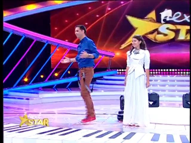 Prezentare: Iulia, prinţesa care joacă fotbal, c&acirc;ntă precum un &icirc;nger!