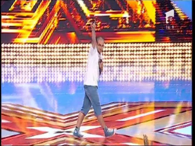 AC/DC - ”Thunderstruck”. Vezi aici cum cântă Alexandru Doicin la X Factor