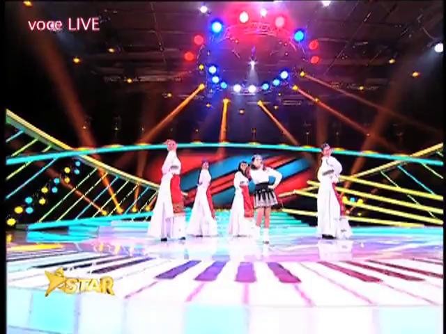 Veselie maximă!!! Alexandra a c&acirc;ntat de vis și a &icirc;nc&acirc;ntat cu  "Hora din Moldova"!