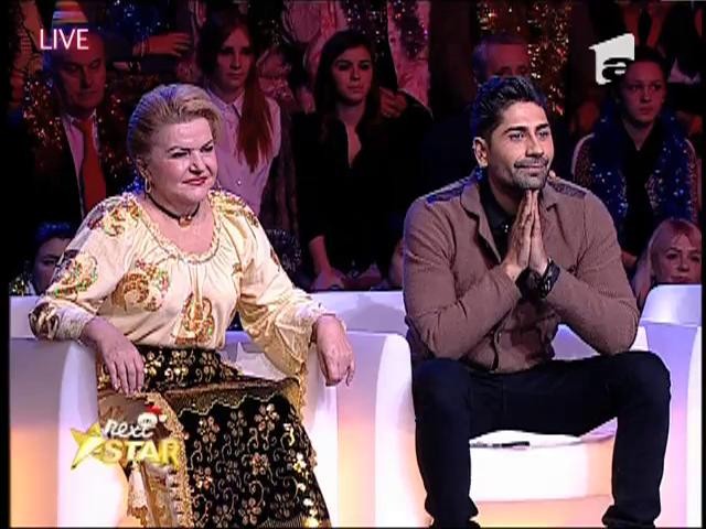 Colinde magice de Crăciun! Concurenții "Next Star" Ingrid Boengiu, Mihai Ştefan și Larisa Carlugia au c&acirc;ntat pentru Flori
