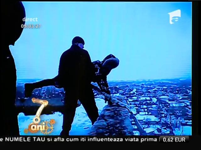 Smiley News: Bungee jumping de pe bloc!