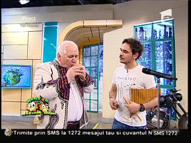 VIDEO: Ştefan Popescu, omul care face senzaţie cu DIGIFONFUL, instrumentul la care c&acirc;ntă prin penetrarea cu degetul mijlociu! Uite ce reprezentaţie a avut la Neatza