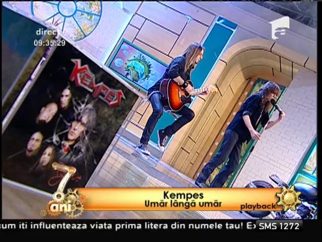 Kempes - "Umăr l&acirc;ngă umăr"