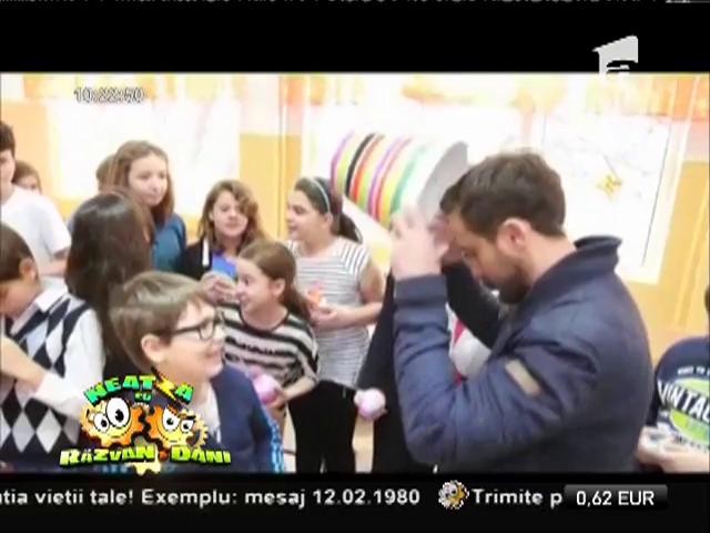 Campania "cioc-cioc!" Răzvan și Dani au pornit să ureze &rdquo;Sărbători fericite!&rdquo;