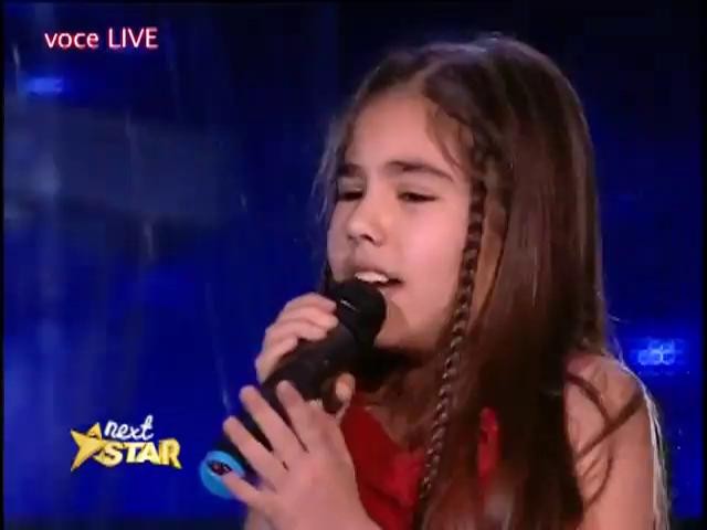 Ce voce, ce atitudine, ce frumuseţe! Anisia Dumitru a ridicat publicul &icirc;n picioare cu interpretarea sa