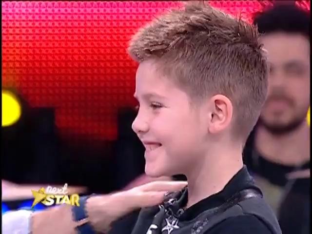 E un artist desăv&acirc;rșit! Jake McKechnie a adus talentul englezesc pe scena "Next Star"