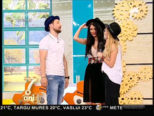 Denisa şi Raluca Tănase vor să fie manechine de gambe si talie