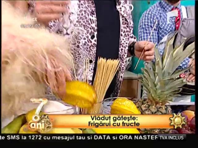 Vlăduţ găteşte: "Frigărui cu fructe"