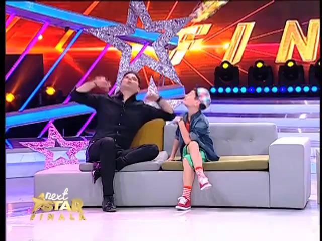 C&acirc;te emoţii! Alex Beznea, cu ochii &icirc;n lacrimi c&acirc;nd a aflat că a intrat &icirc;n marea finală "Next Star"