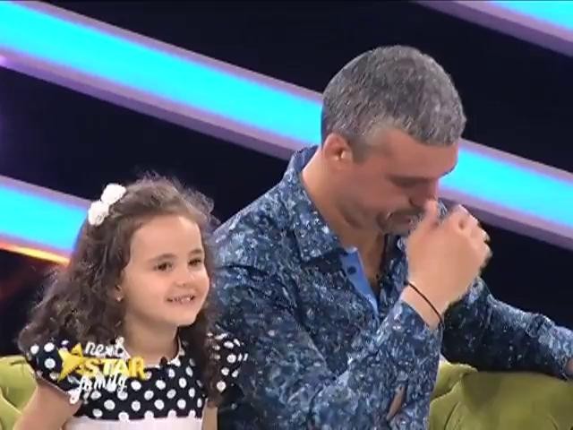 Fiica lui Aurelian Temișan, o artistă desăv&acirc;rșită! A jucat &icirc;ntr-o piesă de teatru alături de părinții ei și a fost MAGISTRALĂ