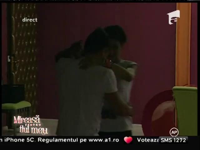 Distracţie pe cinste &icirc;n casă! Cristi şi-a sărbătorit ziua de naştere!