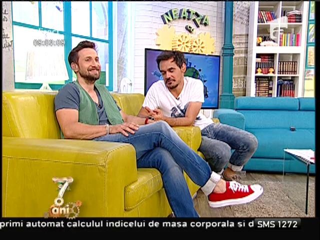Flavia, cum n-ai mai văzut-o vreodată! Răzvan şi Dani au răsfăţat-o cu un masaj &icirc;n DIRECT!