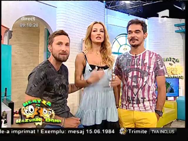 Flavia Mihăşan are peste 60 de costume de baie