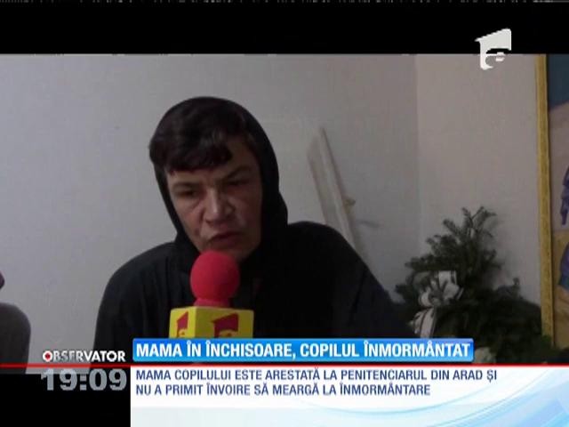 O mamă &icirc;nchisă pentru că a furat o jucărie &icirc;şi pl&acirc;nge după gratii copilul mort