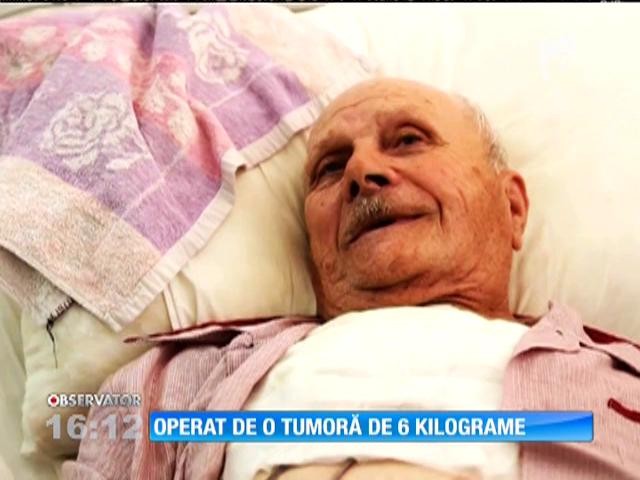 Bătr&acirc;n operat de o tumoră de 6 kilograme