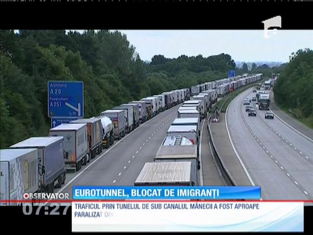 Traficul prin tunelul de sub Canalul M&acirc;necii, paralizat din cauza imigranților