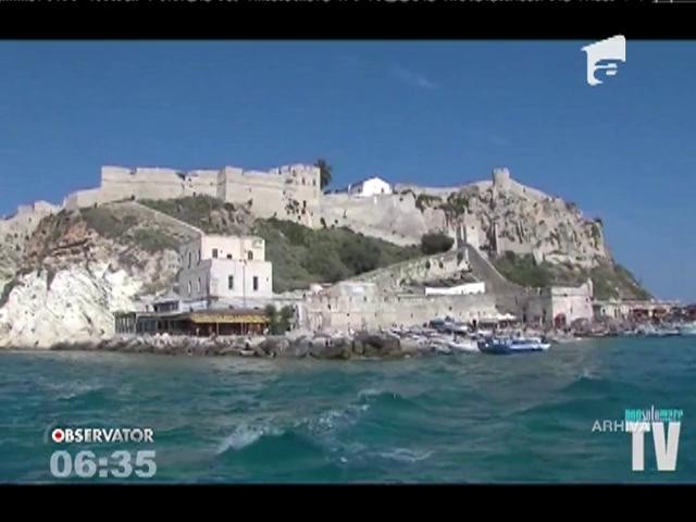 Un rom&acirc;n a fost salvat, după 12 ore pe mare, de paza de coastă italiană