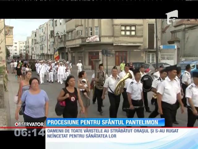 Procesiune pe străzile din Constanţa, pentru Sf&acirc;ntul Pantelimon