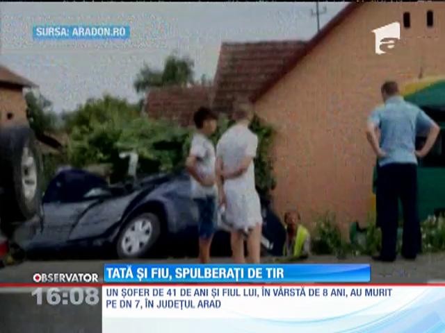Un copil de 8 ani şi tatăl lui, striviți &icirc;n propria mașină de un TIR