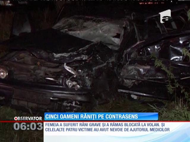 O dubă a ajuns pe contrasens şi a spulberat un autoturism