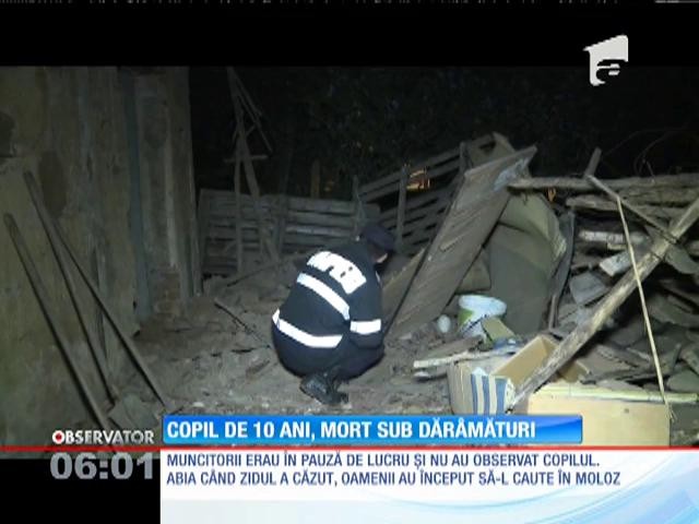 Un copil de 10 ani din &icirc;n Argeş, mort sub dăr&acirc;mături
