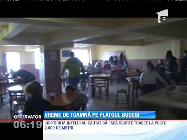 A fost un weekend răcoros &icirc;n toată ţara, dar mai ales la munte. La peste 2.000 de metri altitudine, au fost zece grade Celsius