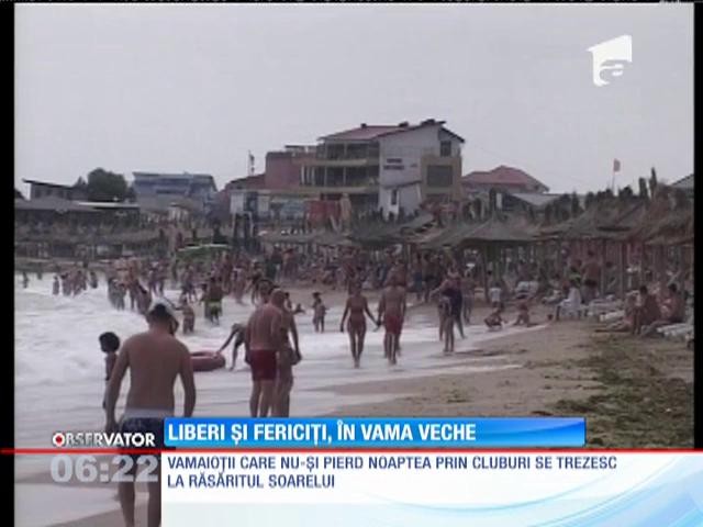 Corturile şi rulotele sunt &icirc;n continuare la modă pe plaja din Vama Veche