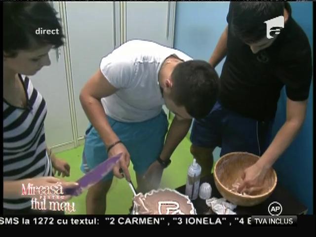 Elly: "Dacă tortul ar fi fost pregătit de Cristian, aș fi gustat!"