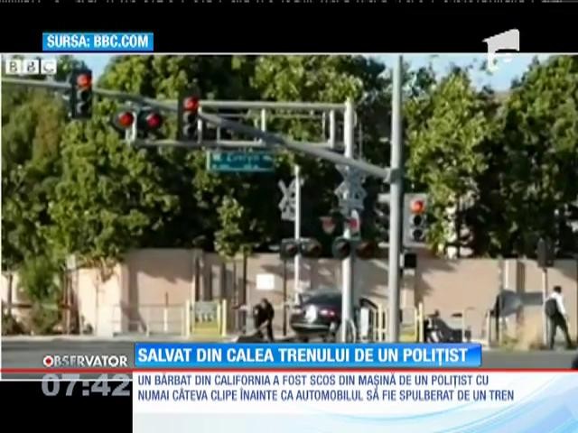 Imagini dramatice surprinse &icirc;n SUA! Un polițist l-a salvat &icirc;n ultima clipă pe un șofer din calea unui tren