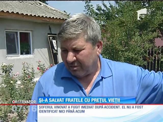 Și-a salvat fratele din calea unei mașini cu prețul vieții!